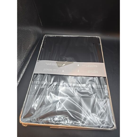 Textured Case Shell For 2022 Air 13" Beige / Plaid Squares - Picture 5 of 8